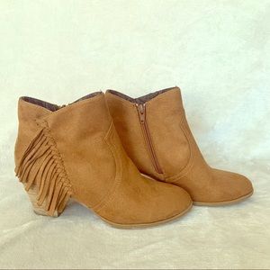 Brown booties with fringe